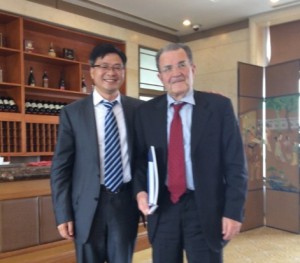 Luo Jun segretario generale dello sviluppo della stampa 3d cinese e Romano Prodi